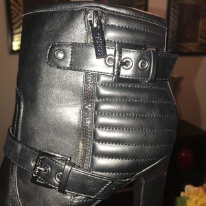 Guess boots